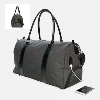 Weekend bag with USB outlet